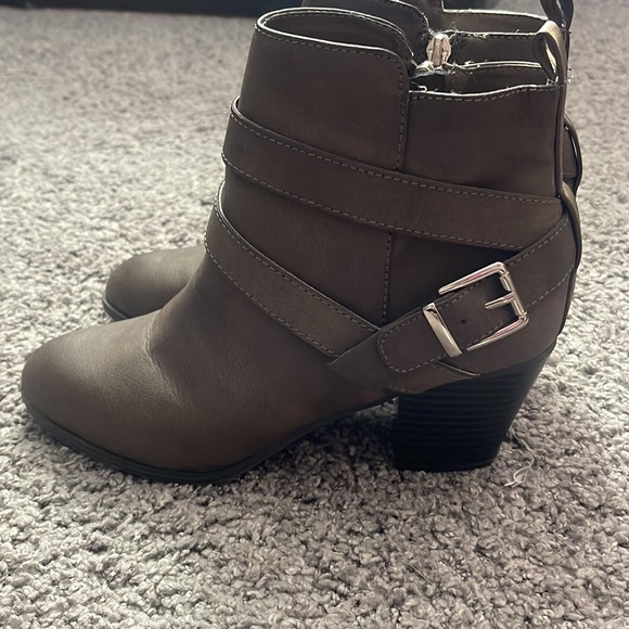 Express Booties - Picture 2 of 5